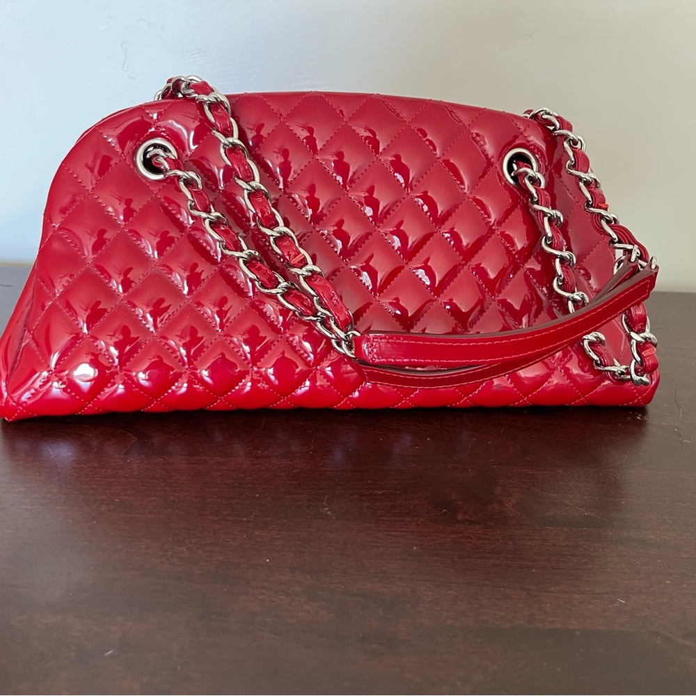 CHANEL Glossy Red Quilted Shoulder Bag